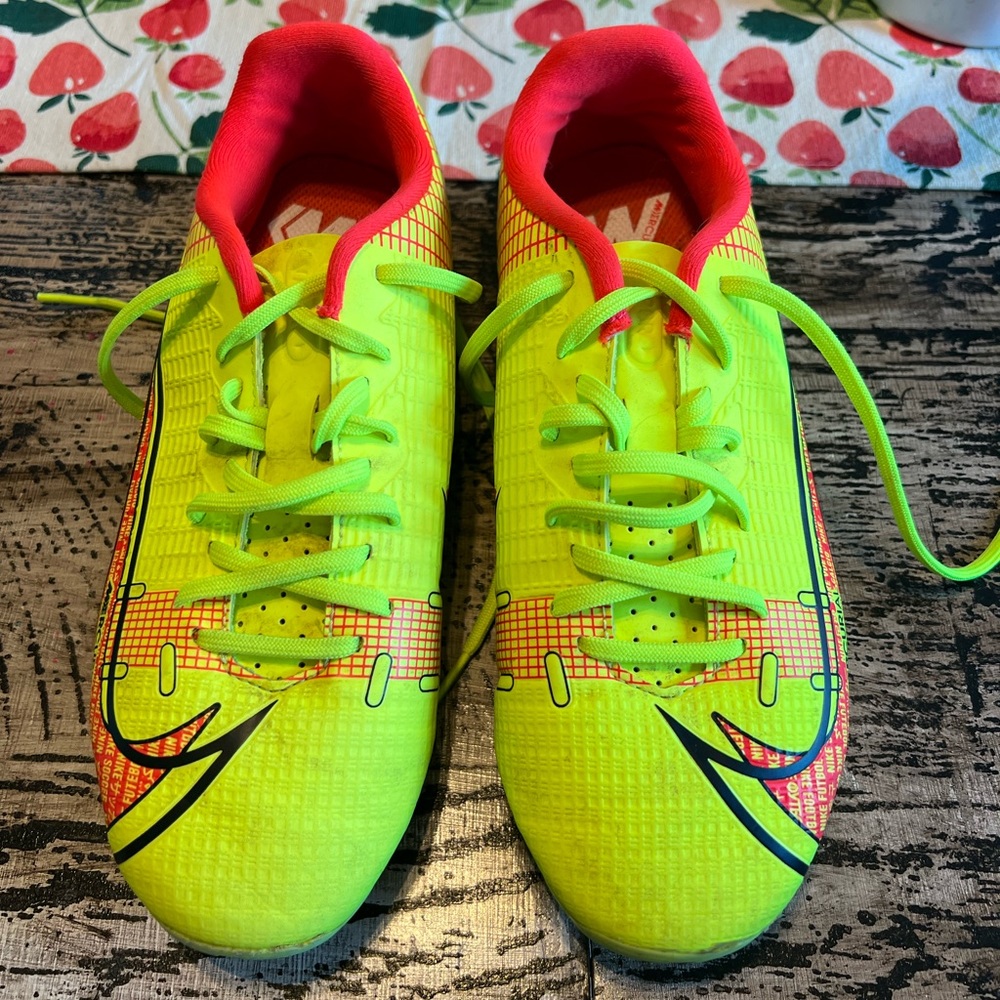 Nike Youth size 3 soccer cleats